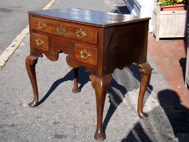 An English George I period walnut and oak Dressing Table circa 1720 — image 3